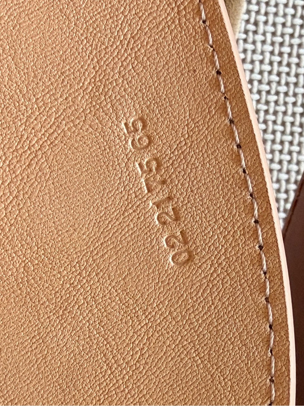 Chloe Kiss Sandy Beige Leather Hobo Bag - Picture 10 of 16